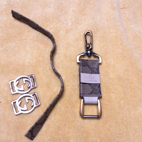 GUCCI logos w straps + Gucci Keychain repurporse from Gucci bag Firm price - Picture 11 of 16